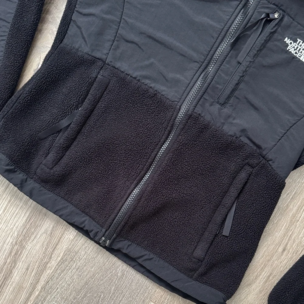 The North Face Women’s Black Full-Zip Fleece Jacket Size XS - Picture 3 of 9